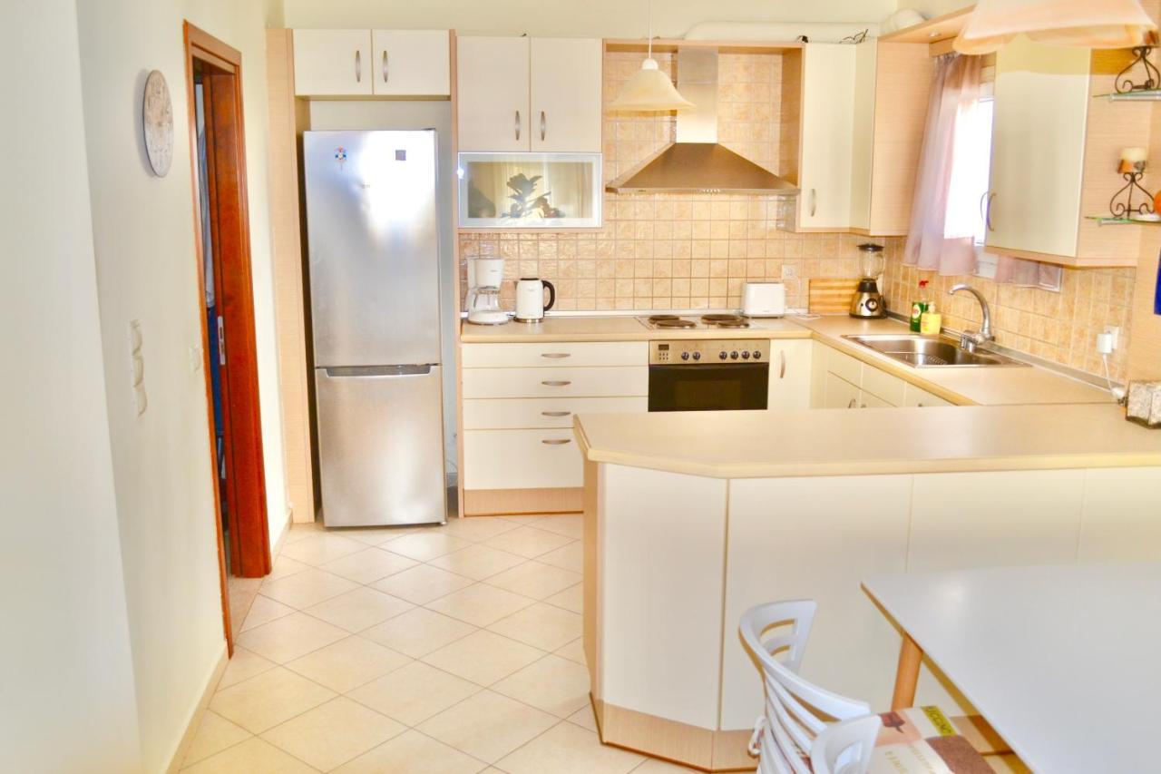 Giorgos Large Size Apartments -Family Friendly With Free Parking And Yard Views Heraklion  Exterior photo