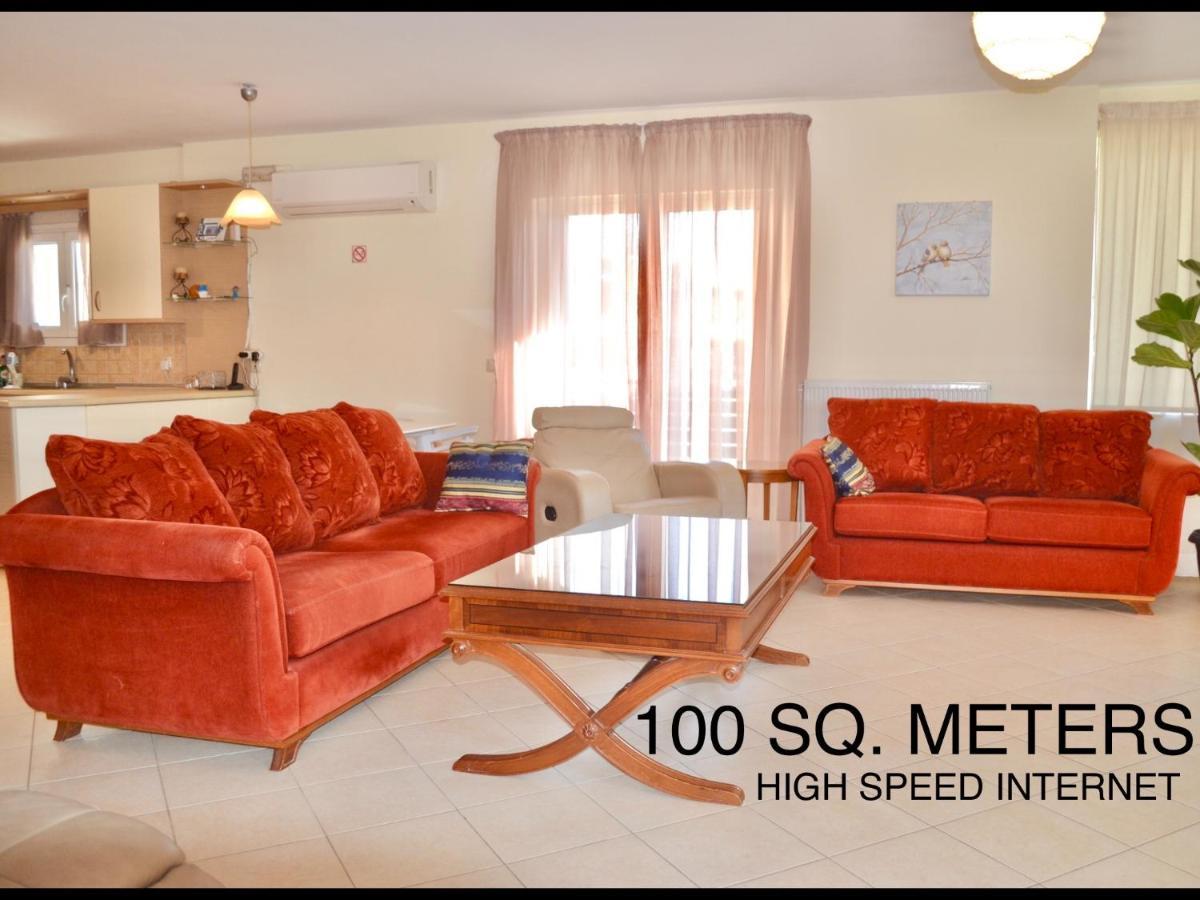 Giorgos Large Size Apartments -Family Friendly With Free Parking And Yard Views Heraklion  Exterior photo